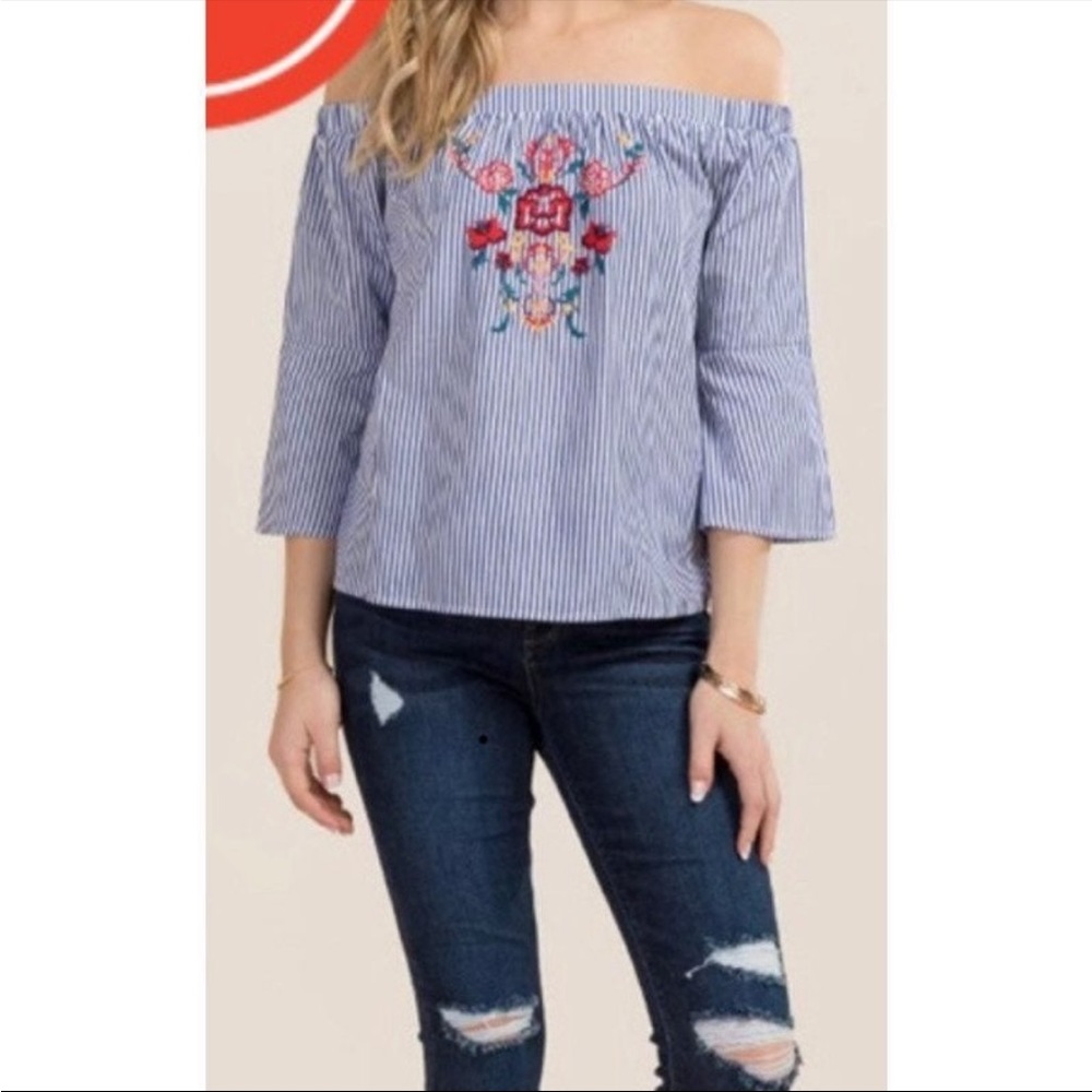 ❤️(2for20)SALE❤️ NWT Francesca’s Top Sz S Off the Shoulder Top
